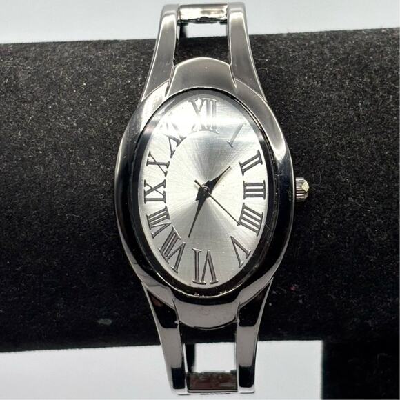 Vintage Black Cuff Watch - Picture 2 of 3